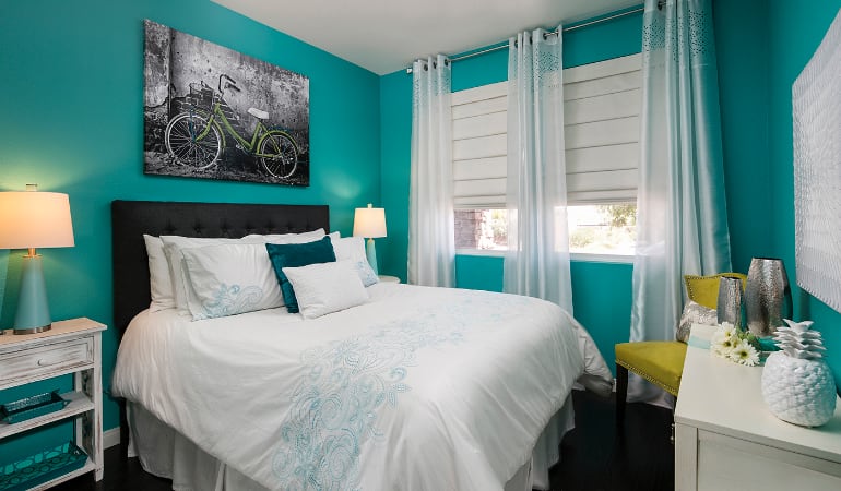 Roman shades in a Destin bedroom